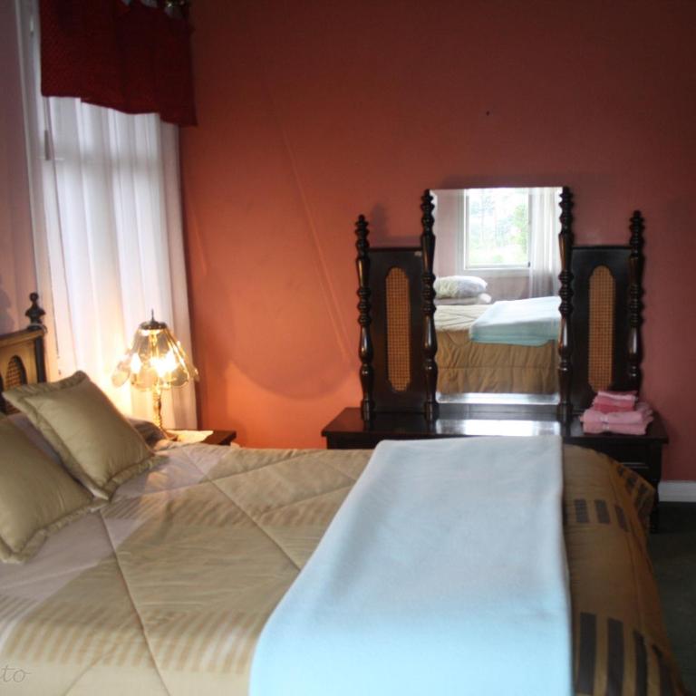 Hostal Saint Mary´s Tababela - Single Room with Shared Bathroom - 1