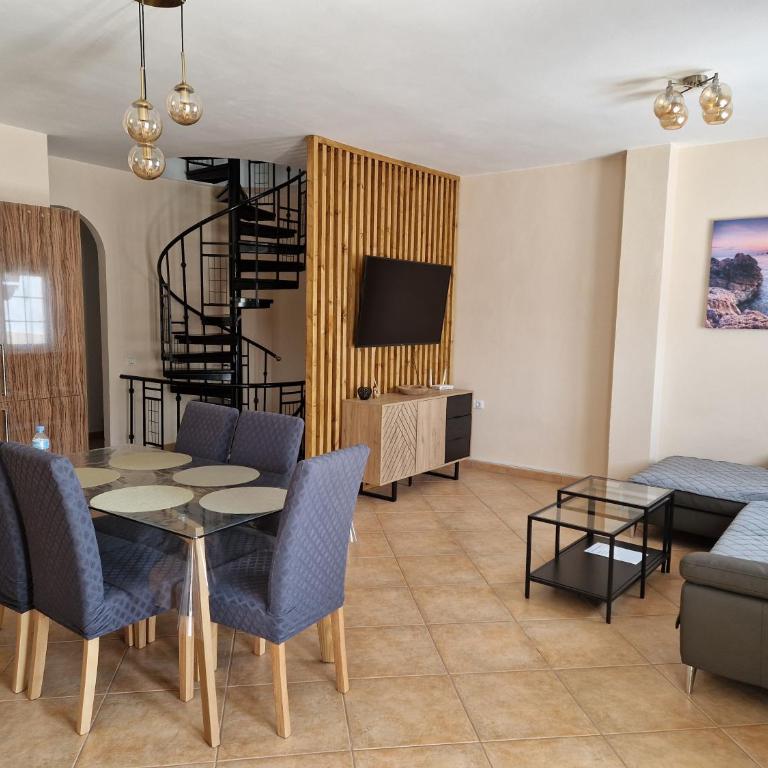 Casa Mia - Two-Bedroom Apartment - 13