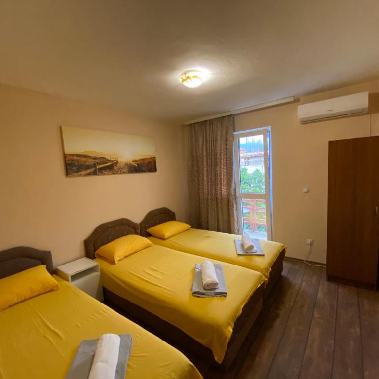 Apartments and Rooms Grande Casa - Triple Room with Private Bathroom - 4