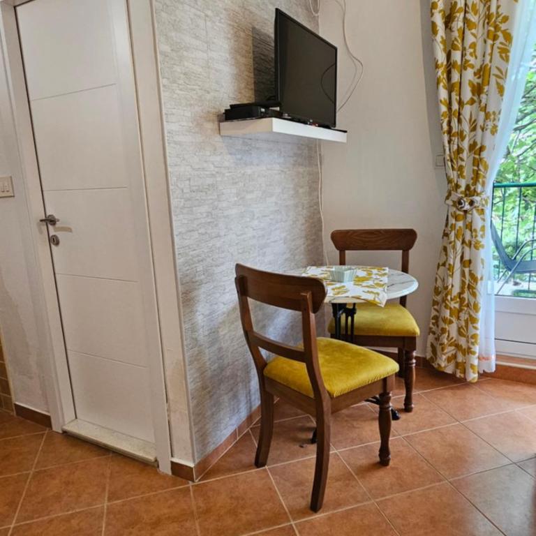 LAV Apartments - Studio with Garden View - 6