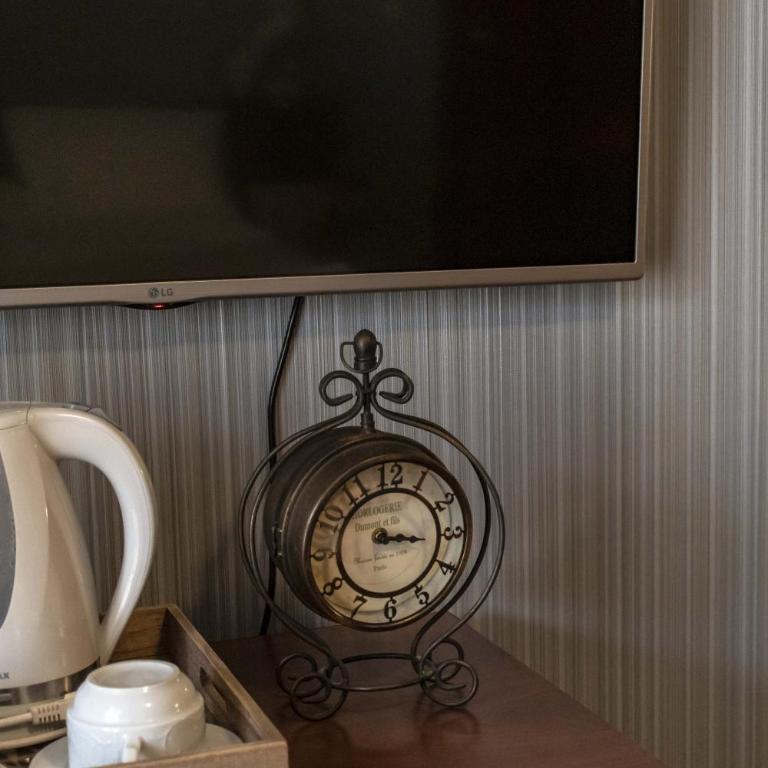 Mali Hotel Porat - Deluks Dvokrevetna Soba sa Bračnim Krevetom, Izlazom na Terasu i Pogledom na More (21) - 8