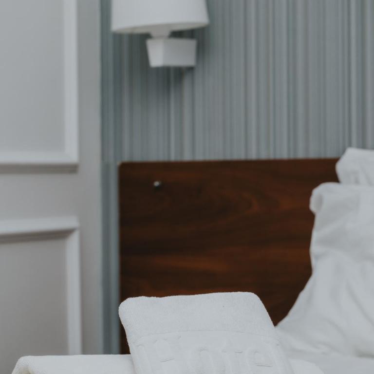 Mali Hotel Porat - Deluks Dvokrevetna Soba sa Bračnim Krevetom, Izlazom na Terasu i Pogledom na More (21) - 18