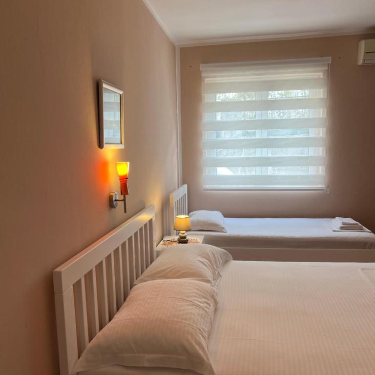 LAV Apartments - Studio with Terrace (3 Adults) - 8