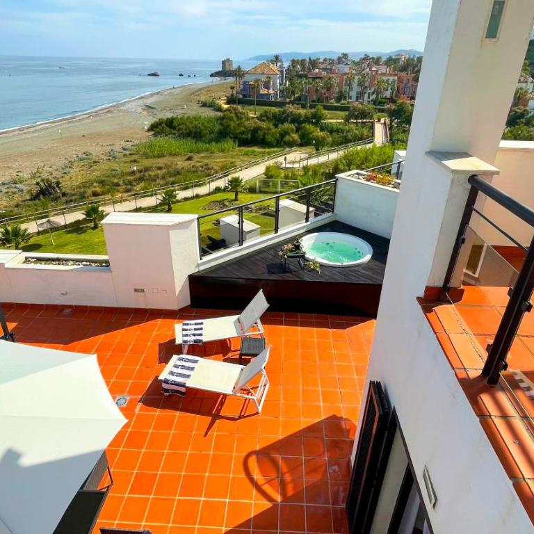 Exclusive luxury frontline beach penthouse Casares del mar - Estepona - Apartamento con vistas al mar - 2