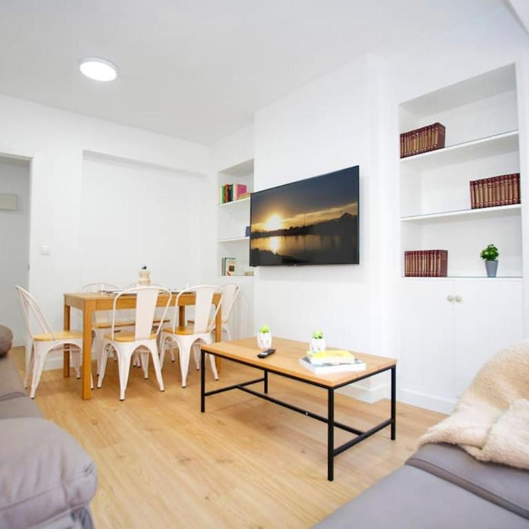 Central apartment in Alicante with AC - Apartment - 24