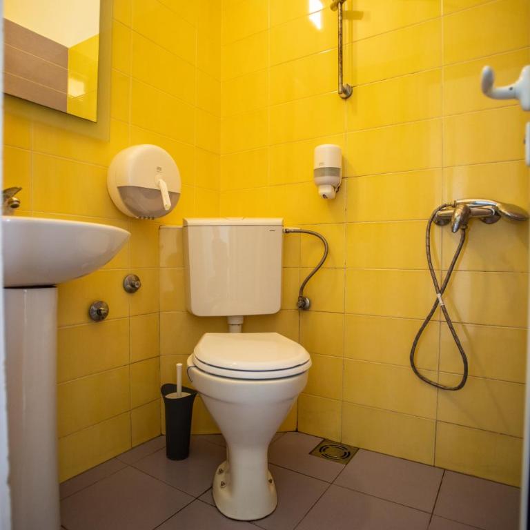 All in Hostel - Dvokrevetna Soba sa Bračnim Krevetom i Sopstvenim Kupatilom - 5