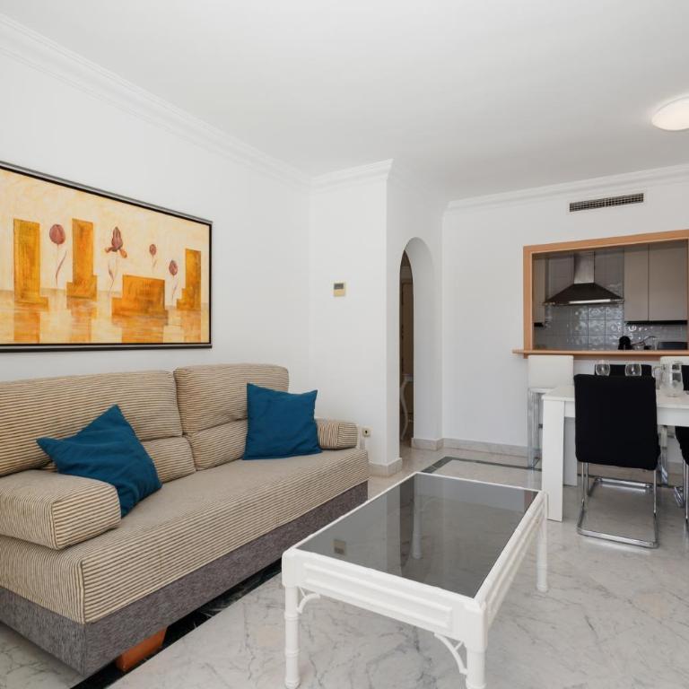 Apartment in the heart of Puerto Banús, with private parking space and communal pool, paddle tennis court and gym - Two-Bedroom Apartment - 6