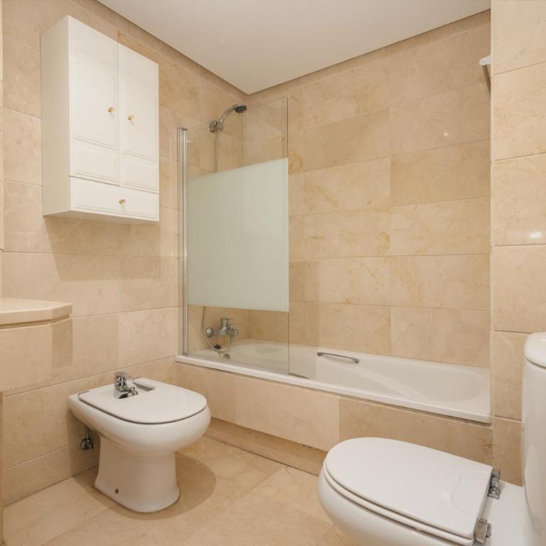 Apartment in the heart of Puerto Banús, with private parking space and communal pool, paddle tennis court and gym - Two-Bedroom Apartment - 13