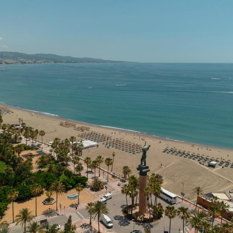 Apartment in the heart of Puerto Banús, with private parking space and communal pool, paddle tennis court and gym - Two-Bedroom Apartment - 26