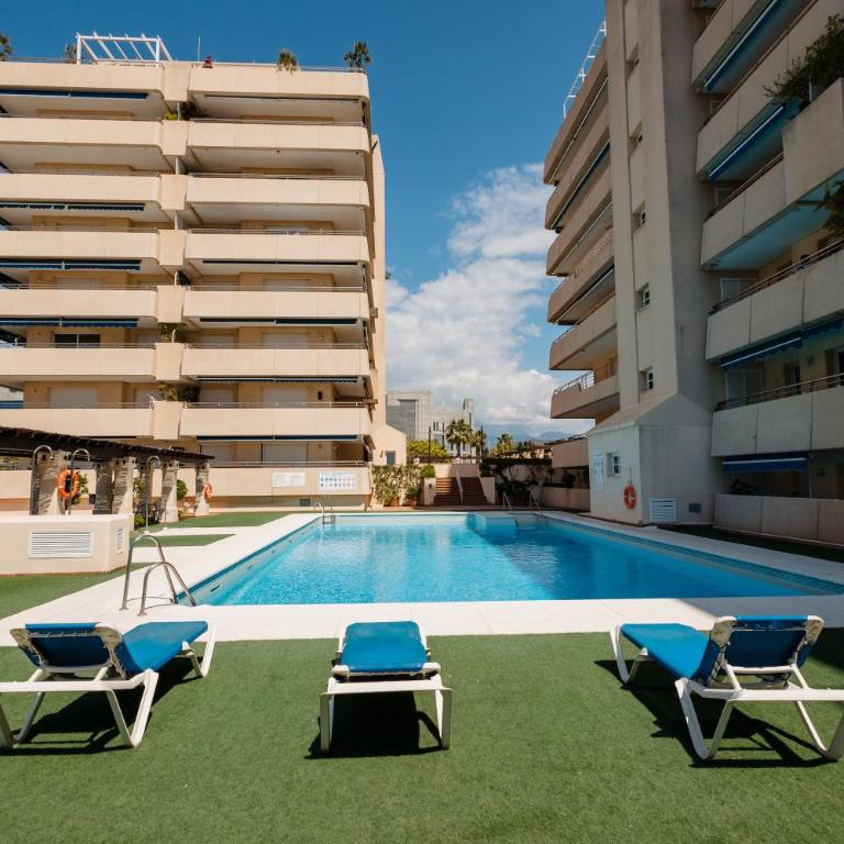 Apartment in the heart of Puerto Banús, with private parking space and communal pool, paddle tennis court and gym - Two-Bedroom Apartment - 20