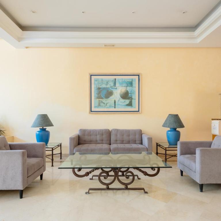 Apartment in the heart of Puerto Banús, with private parking space and communal pool, paddle tennis court and gym - Two-Bedroom Apartment - 17