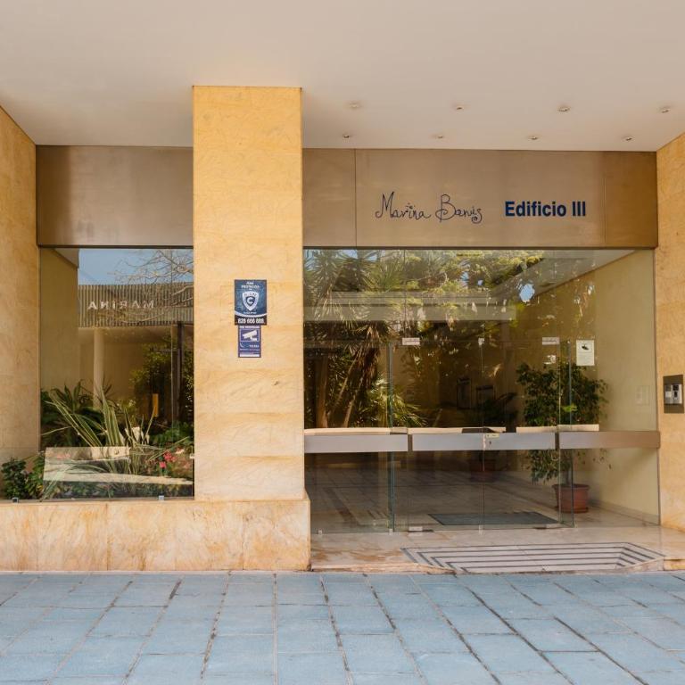 Apartment in the heart of Puerto Banús, with private parking space and communal pool, paddle tennis court and gym - Two-Bedroom Apartment - 25