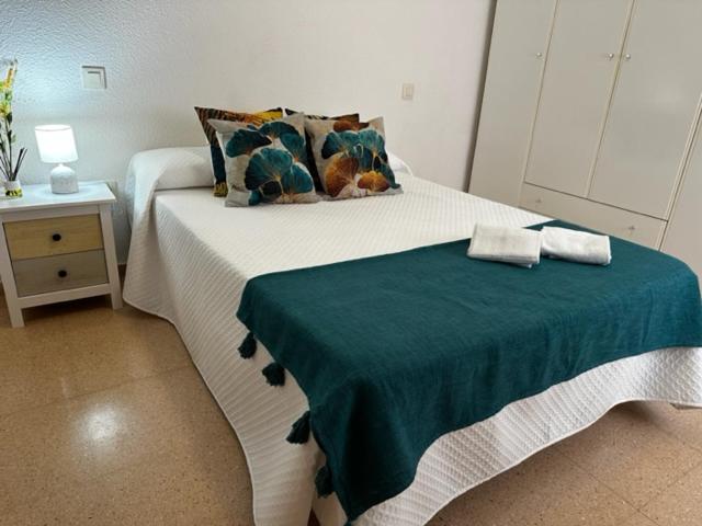 Excelente ubicacion con vistas al mar - Four-Bedroom Apartment - 4