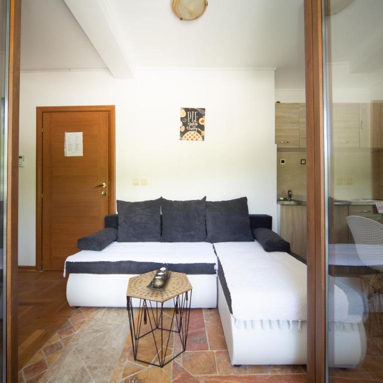 Guest House Zuber - Studio sa Balkonom - 12