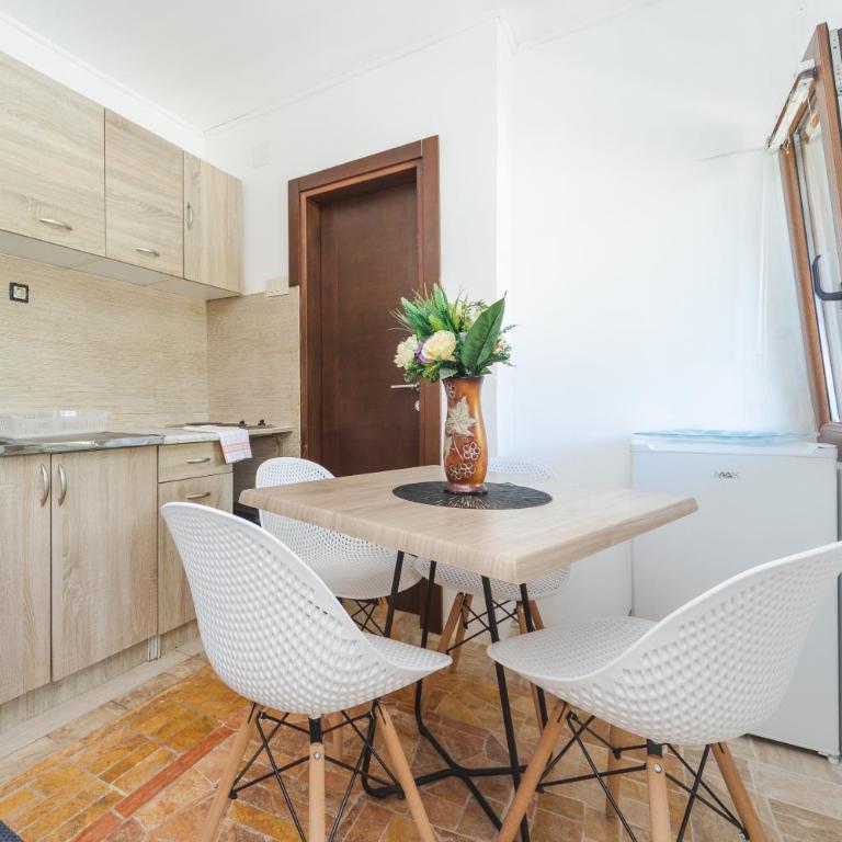 Guest House Zuber - Studio sa Balkonom - 8