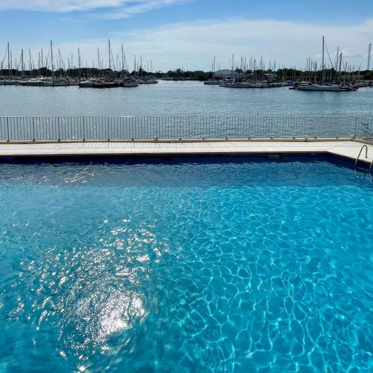 Studio - Les pieds dans l'eau agréable en toutes saisons 4 couchages - climatisation - parking privé - piscine sur mer - vue magnifique et rare - situation optimum - Les argonautes - Ile des pêcheurs - Cap d'Agde - One-Bedroom Apartment - 12