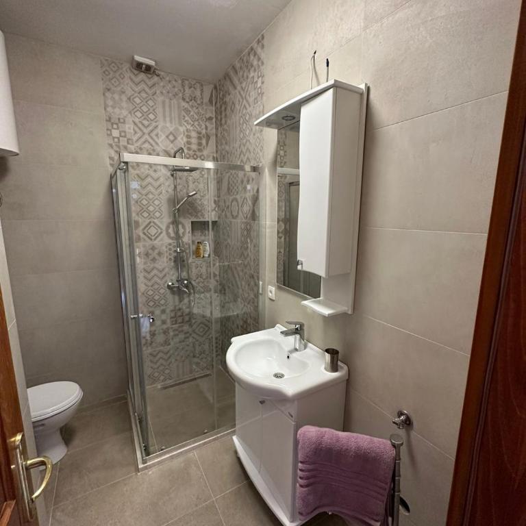 Apartments Sun House - Standard One Bedroom with Balcony and Sea View - 8
