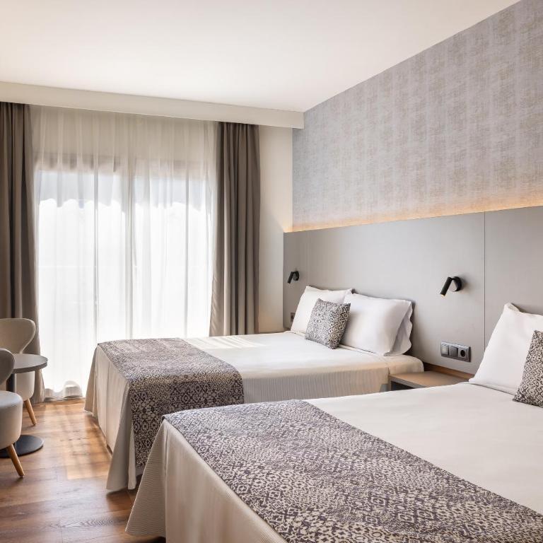 Golden Bahía de Tossa & Spa 4* Sup. - Habitación Cuádruple (2 adultos + 2 niños) - 1