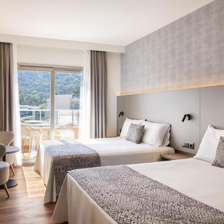 Golden Bahía de Tossa & Spa 4* Sup. - Habitación Cuádruple con vistas a la piscina (2 adultos + 2 niños) - 3