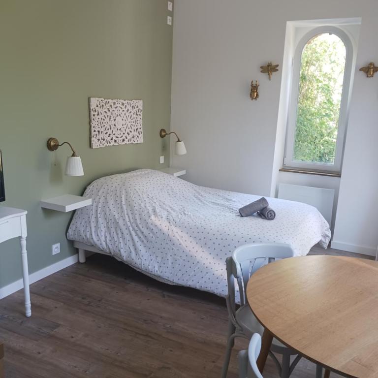 Maison indépendante cosy avec terrasse privée - La Laiterie - Chambre Double - Vue sur Jardin - 1