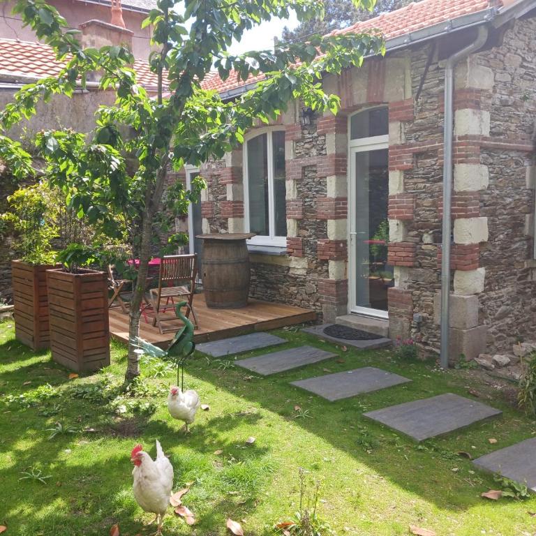 Maison indépendante cosy avec terrasse privée - La Laiterie - Chambre Double - Vue sur Jardin - 3