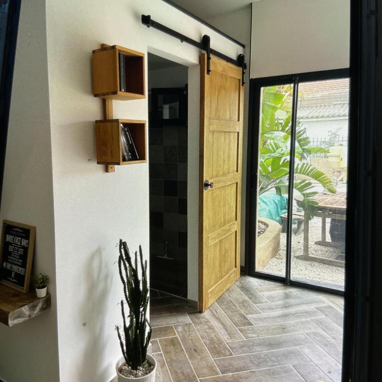 Charmant Studio dans villa - jardin privatif . - Appartement 1 Chambre - 14