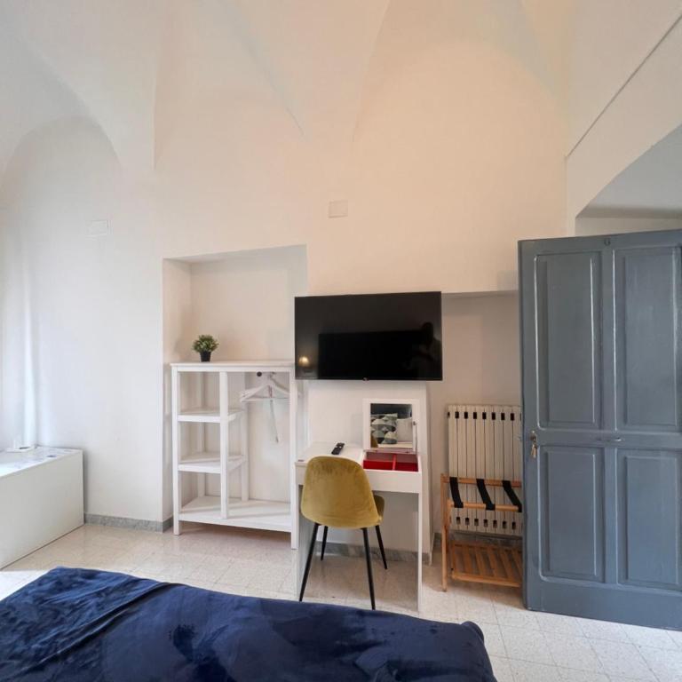 Relais il Chiostro Historic Courtyard & Panoramic Terrace near Sorrento - Camera Matrimoniale con Vista Giardino - 7