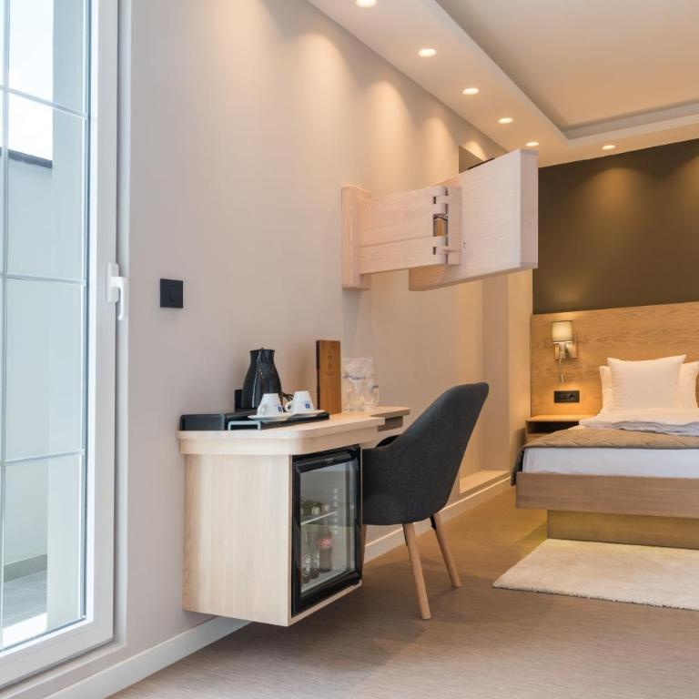 Emilia Lux Rooms - Deluks Dvokrevetna Soba sa Bračnim Krevetom i Balkonom - 3