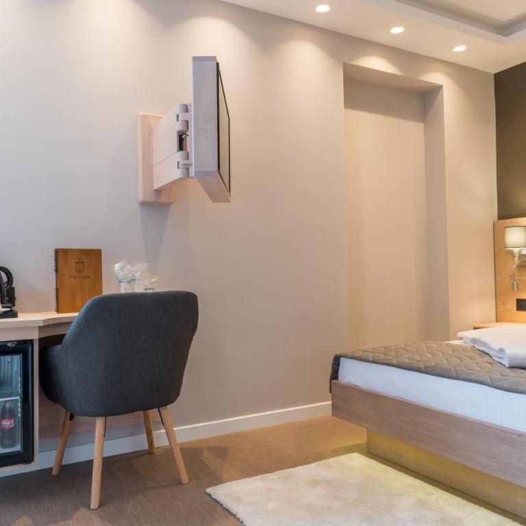 Emilia Lux Rooms - Deluks Dvokrevetna Soba sa Bračnim Krevetom i Balkonom - 4
