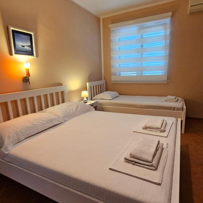 LAV Apartments - Studio with Terrace (3 Adults) - 3