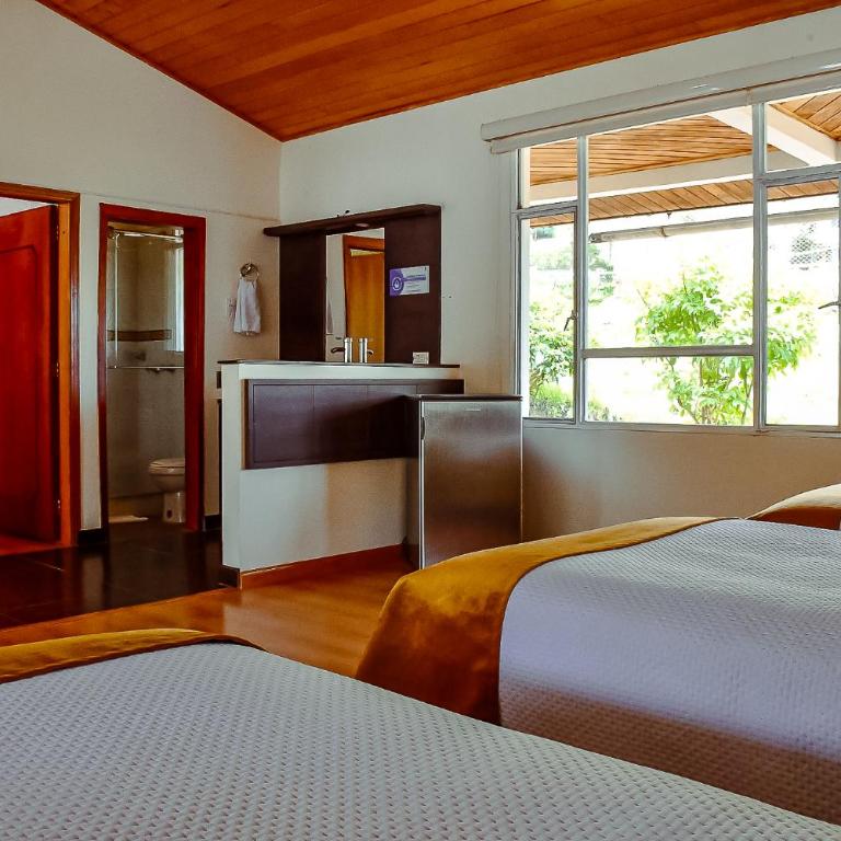 Hotel Villa Vianney - Deluxe Family Room - 3
