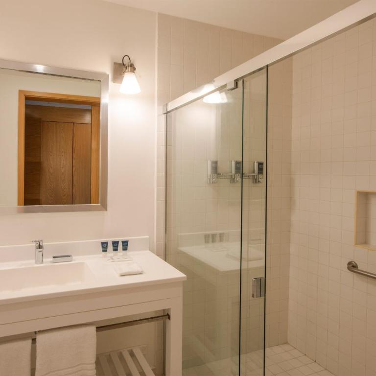 Four Points by Sheraton Cancun Centro - Deluxe, Guest room, 1 King, City view - 7