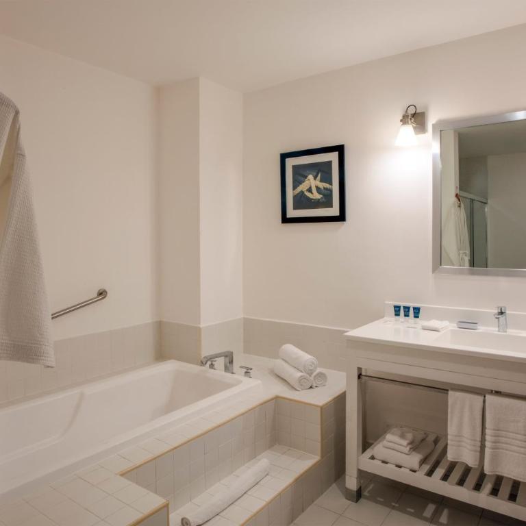 Four Points by Sheraton Cancun Centro - Junior, 1 Bedroom Junior Suite, 1 King, City view - 3