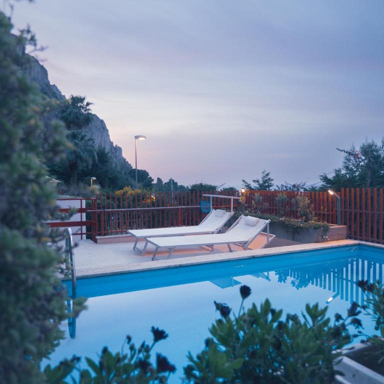 Sea apartment & pool 2 - Two-Bedroom Villa - 8