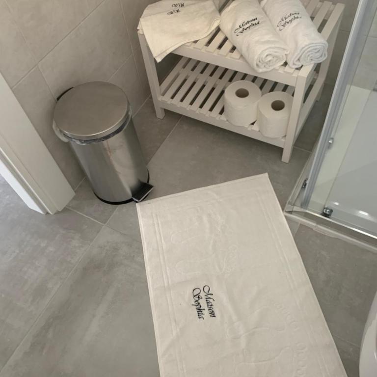 Maison Sophia - Camera Matrimoniale con Bagno Privato - 24