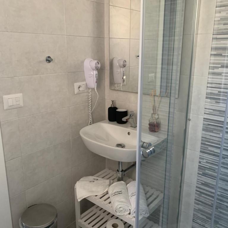 Maison Sophia - Camera Matrimoniale con Bagno Privato - 19