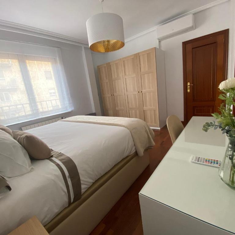 Gran Via, céntrico, aire acondicionado - Apartamento de 3 dormitorios - 2