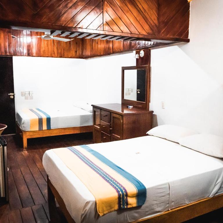 Hotel y Bungalows Acuario - Habitación Cuádruple Superior - 9