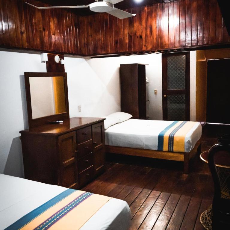 Hotel y Bungalows Acuario - Habitación Cuádruple Superior - 8