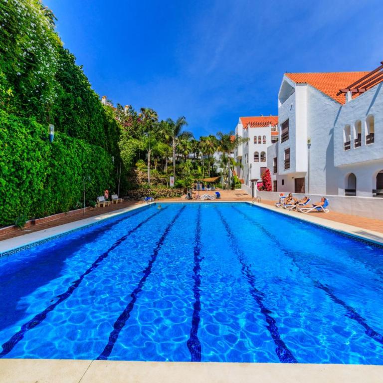 Tranquil 2 BDRM Peaceful Apt w/ 2 Pools - Two-Bedroom Apartment - 3