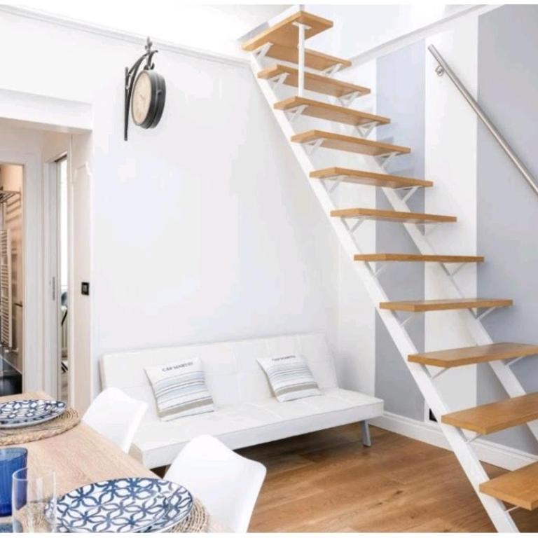 Whale Song Apartment - with private parking - Two-Bedroom Apartment - 4