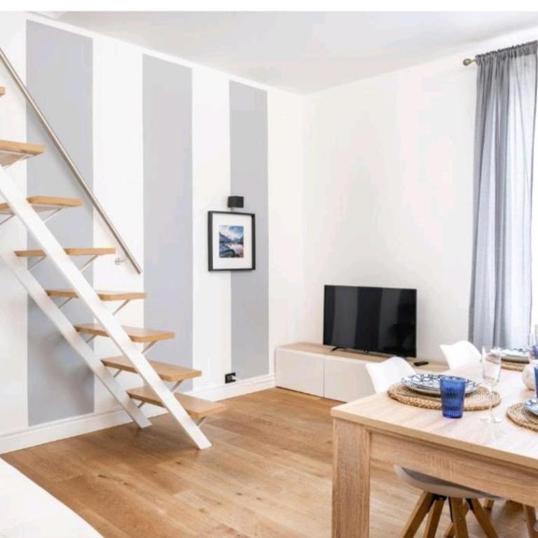 Whale Song Apartment - with private parking - Two-Bedroom Apartment - 21