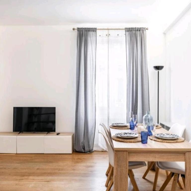 Whale Song Apartment - with private parking - Two-Bedroom Apartment - 20