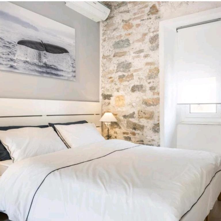 Whale Song Apartment - with private parking - Two-Bedroom Apartment - 1