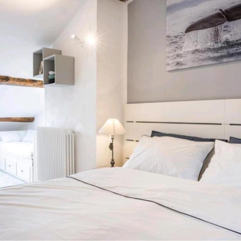 Whale Song Apartment - with private parking - Two-Bedroom Apartment - 10