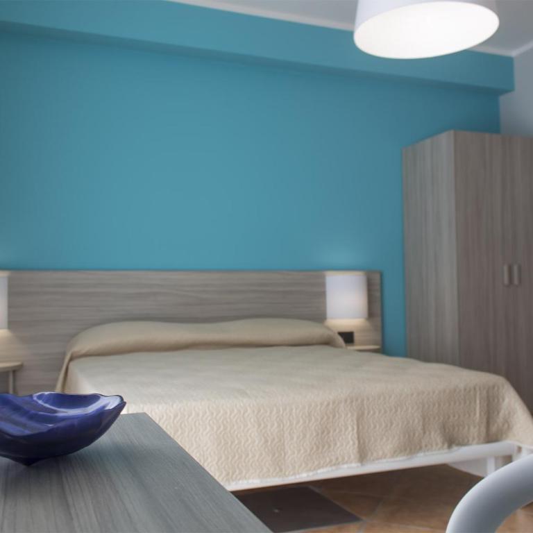 Incanto Luxury Rooms - Camera Tripla con Bagno Privato - 3