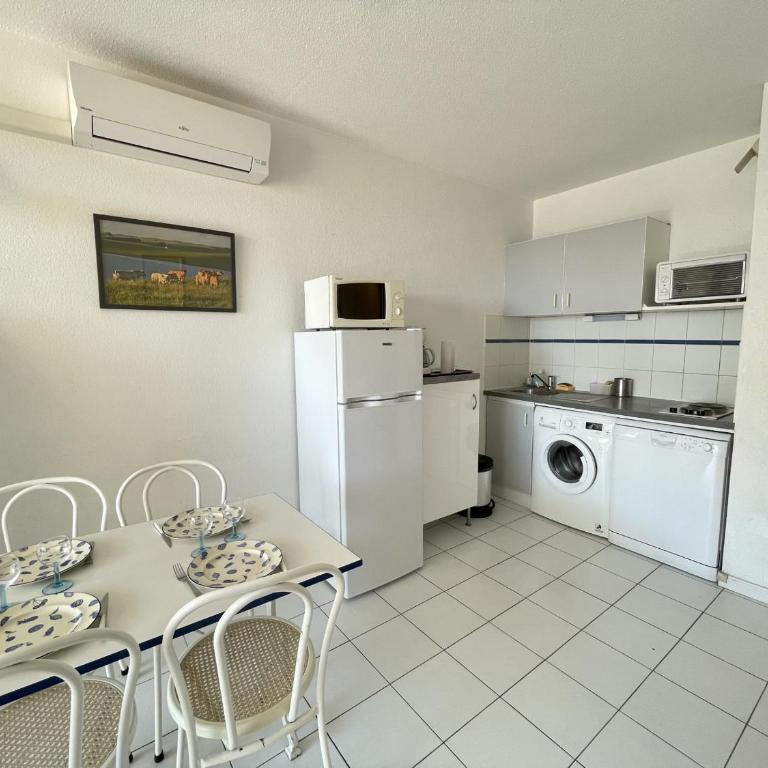 Appartement pour 4 en bord de mer à Sète avec parking privatif - FR-1-338-508 - Apartment - 13