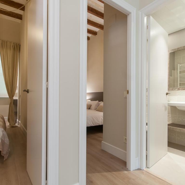 Weflating Suites Sant Antoni Market - Three-Bedroom Apartment with Terrace - 2