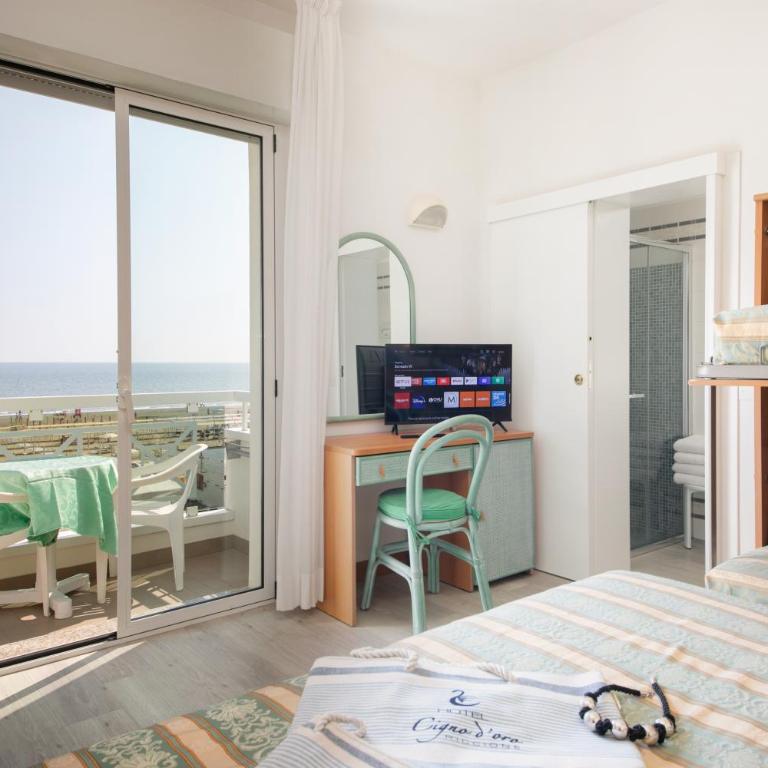 Hotel Cigno D'Oro - Quadruple Room with Sea View - 6