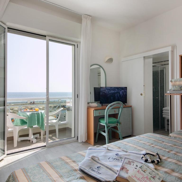 Hotel Cigno D'Oro - Quadruple Room with Sea View - 5